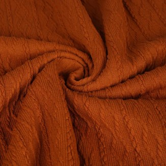 Jak procesy barvení a povrchové úpravy oděvů ovlivňují výkon tkaniny a zkušenosti s nošením?